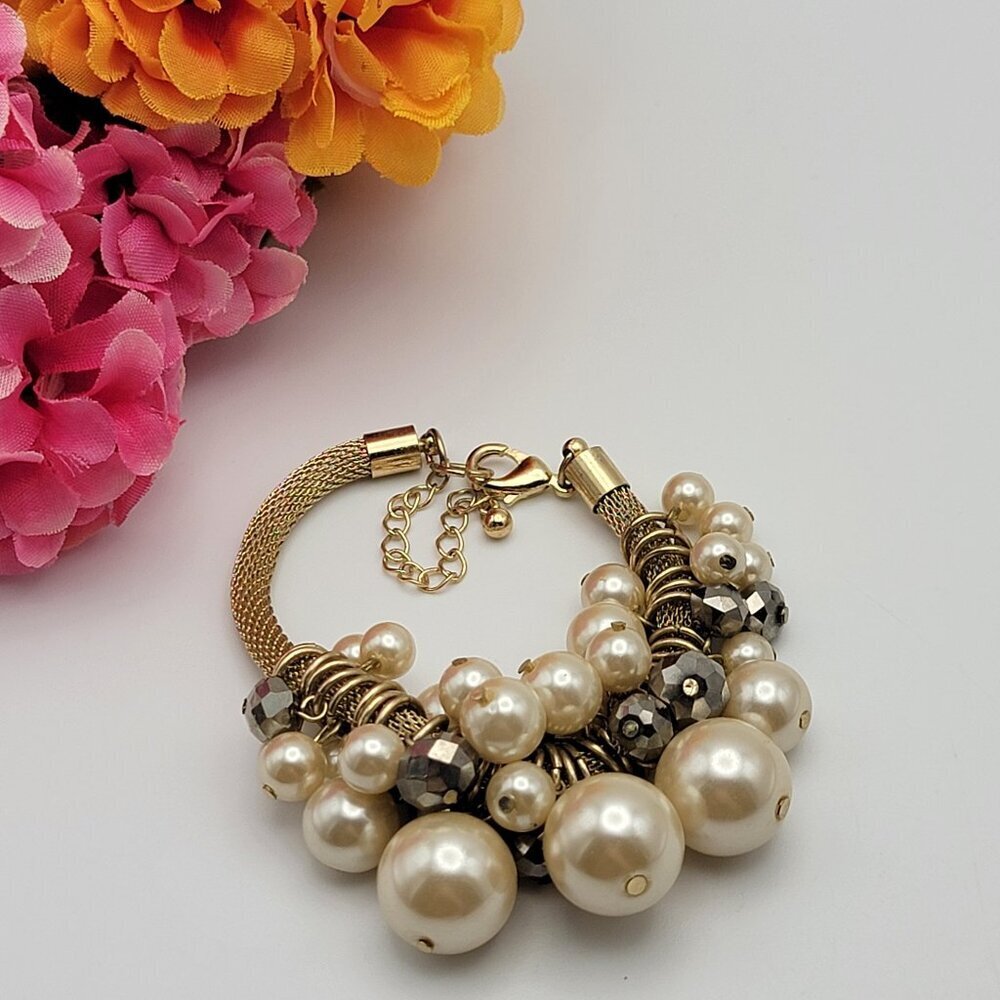 Gold Tone Mesh Chain Cream Faux Pearl Cluster Cha Cha Bracelet 6.75-8.5" Adj.